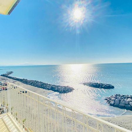 Sea View Apartment 5 Mt From The Beach Salerno Eksteriør billede